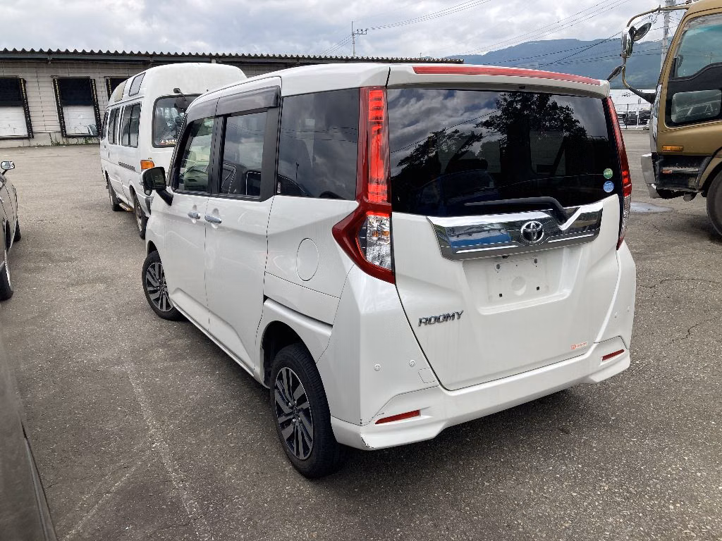 TOYOTA ROOMY