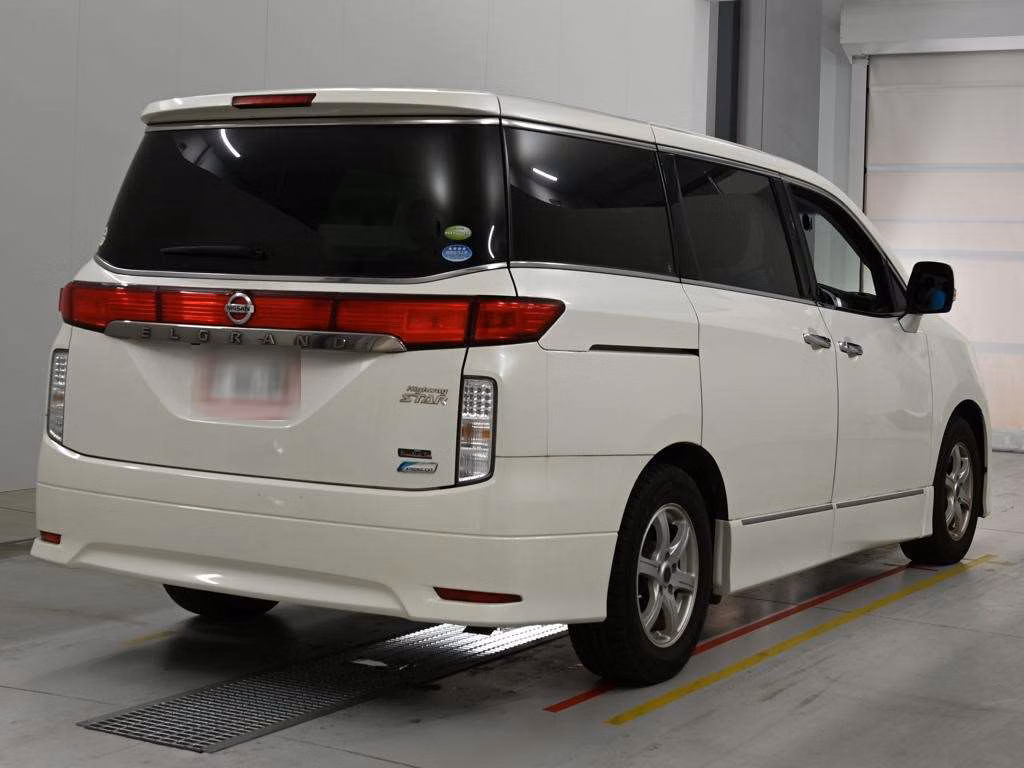 NISSAN ELGRAND