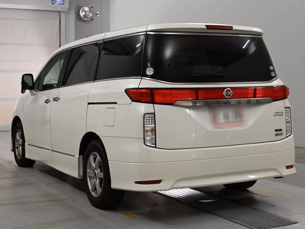 NISSAN ELGRAND