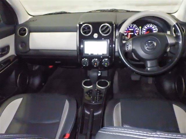 MAZDA VERISA