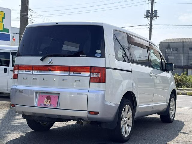 MITSUBISHI DELICA D:5
