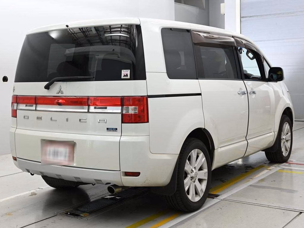 MITSUBISHI DELICA D:5