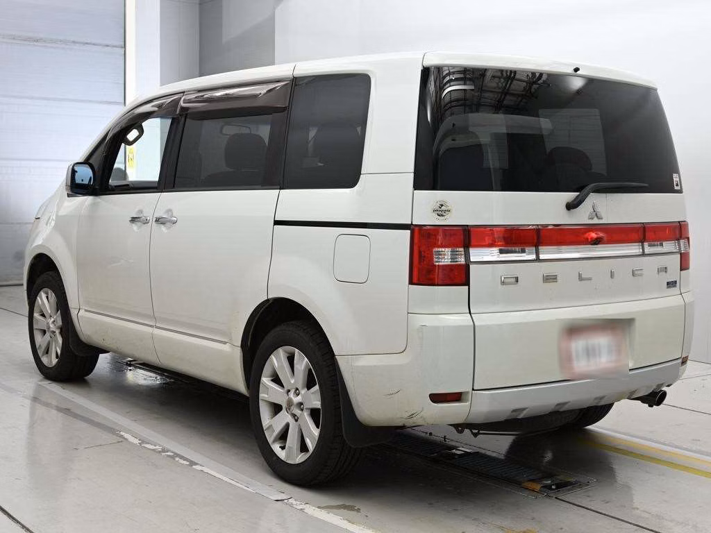 MITSUBISHI DELICA D:5
