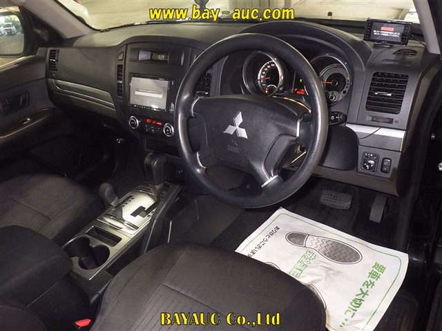 MITSUBISHI PAJERO