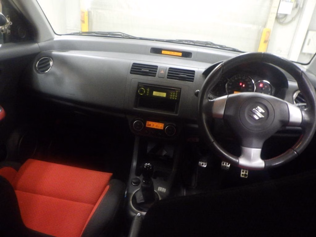 SUZUKI SWIFT