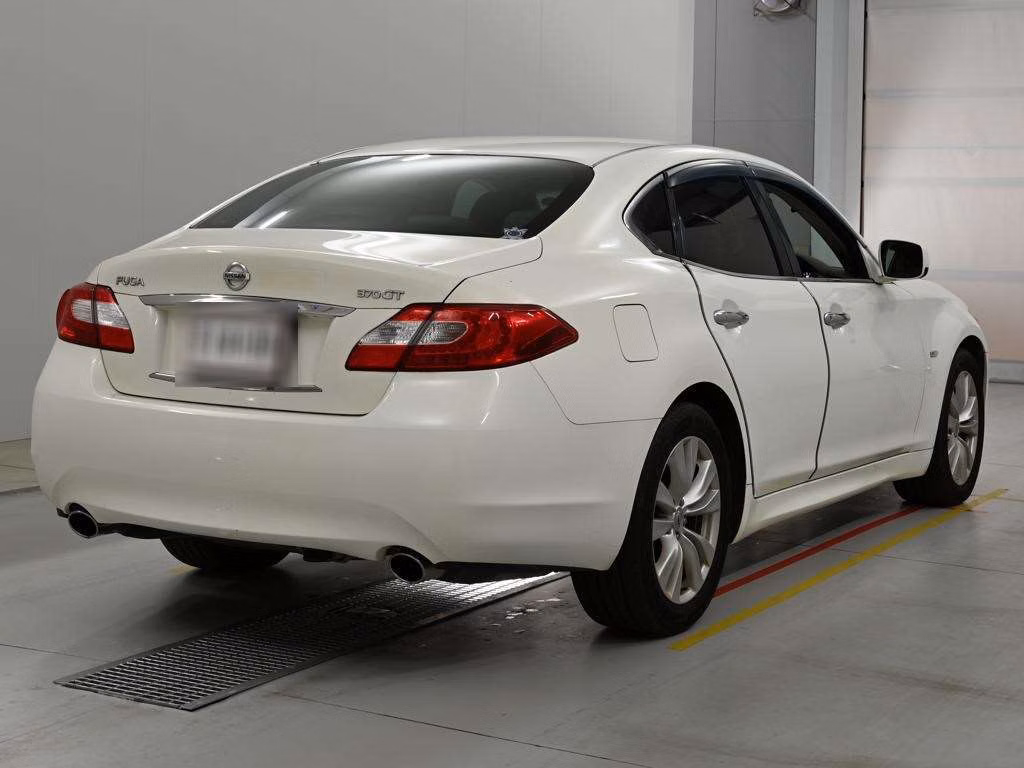 NISSAN FUGA