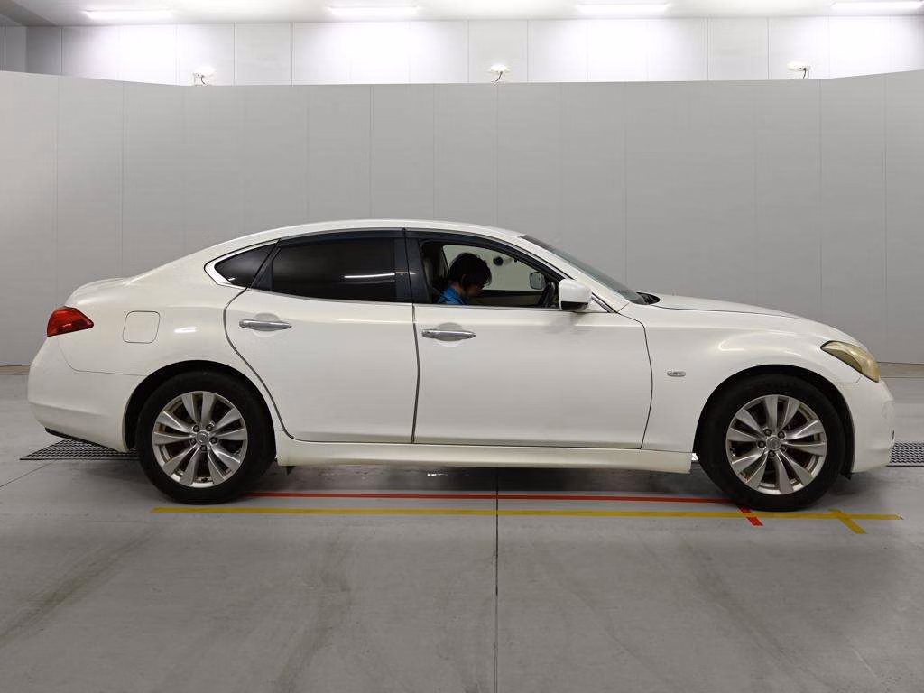 NISSAN FUGA