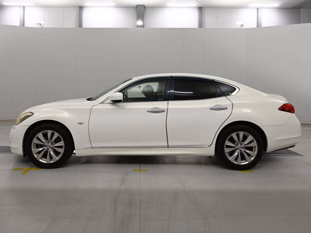 NISSAN FUGA