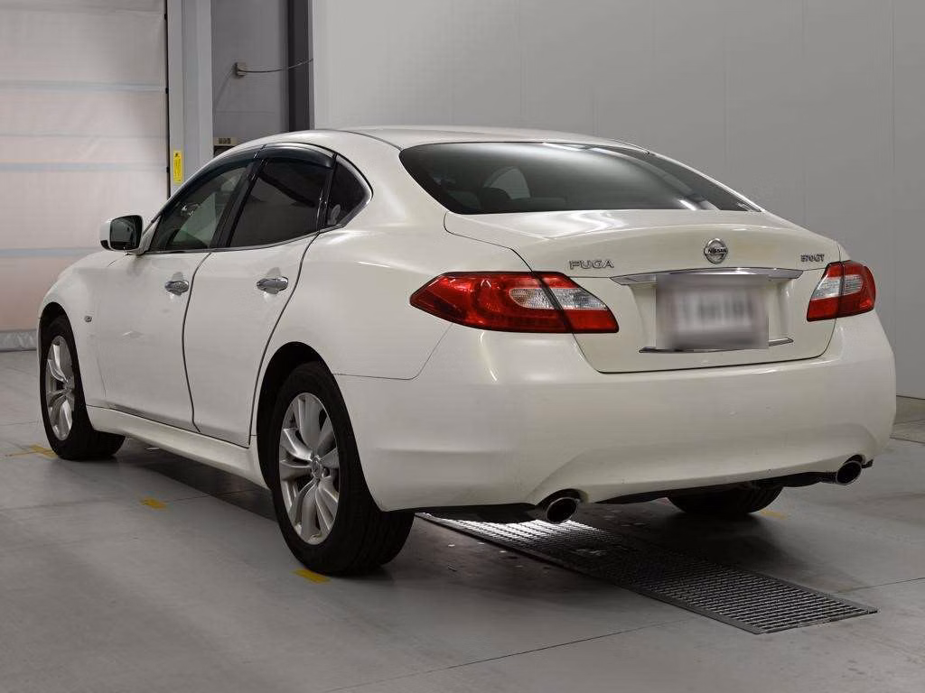 NISSAN FUGA