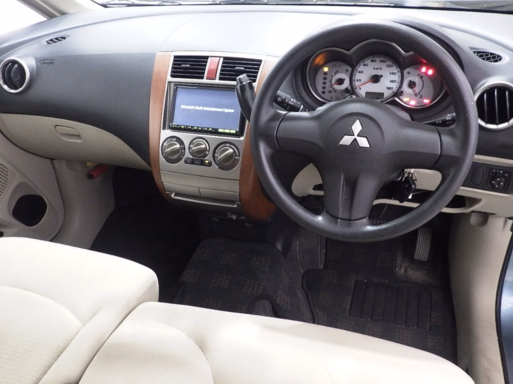 MITSUBISHI COLT