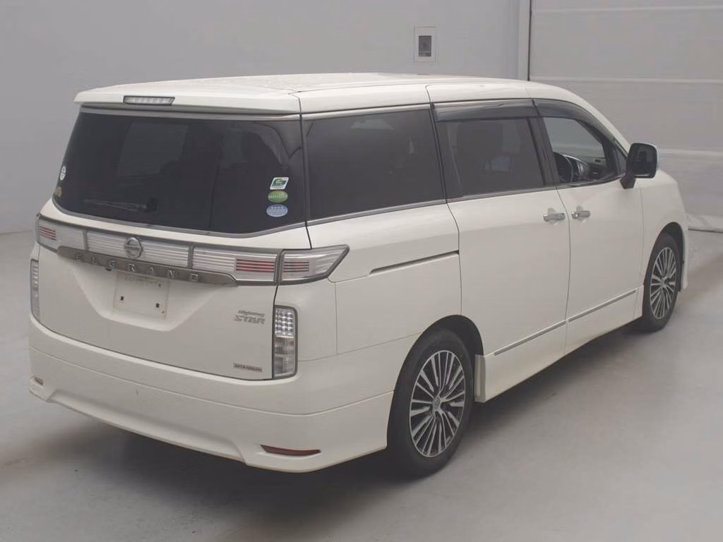 NISSAN ELGRAND
