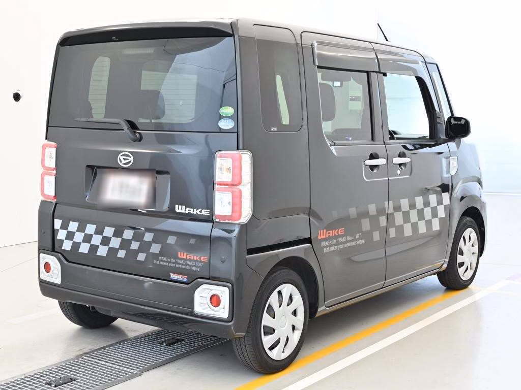 DAIHATSU WAKE