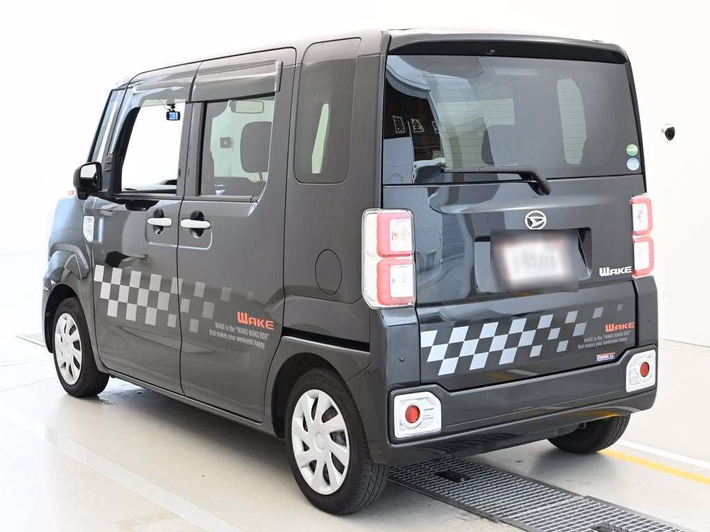 DAIHATSU WAKE
