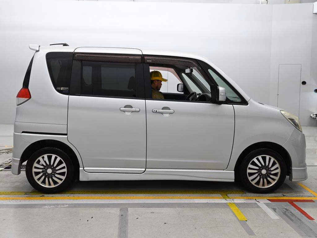 MITSUBISHI DELICA D:2