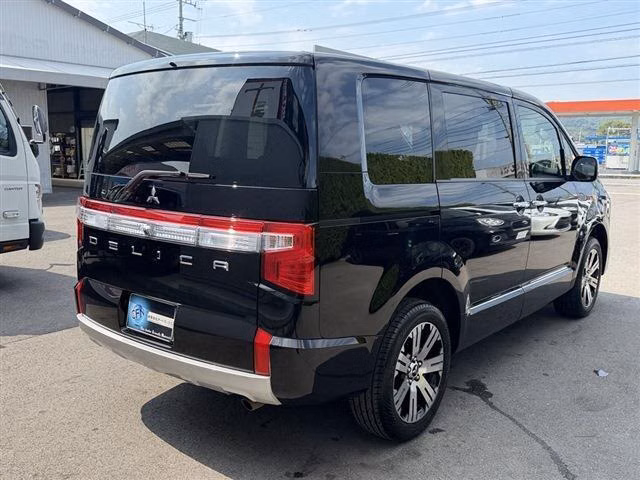 MITSUBISHI DELICA D:5