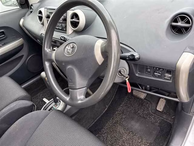 TOYOTA IST