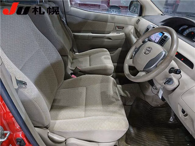 TOYOTA RAUM