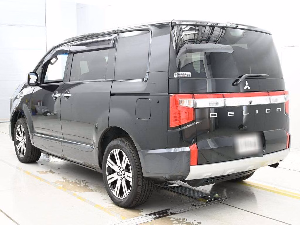 MITSUBISHI DELICA D:5