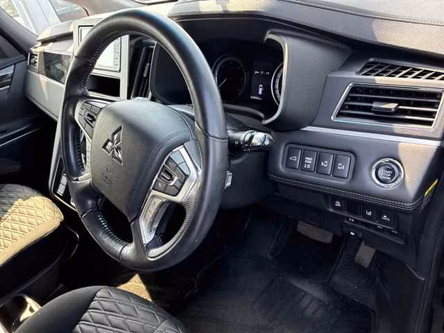 MITSUBISHI DELICA D:5