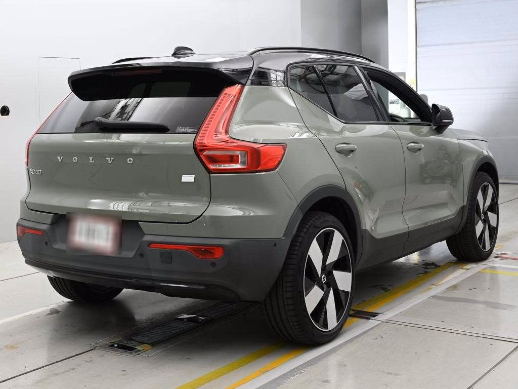 VOLVO EX40
