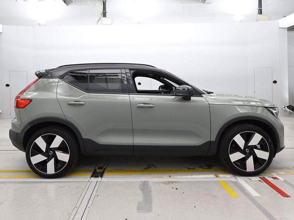 VOLVO EX40