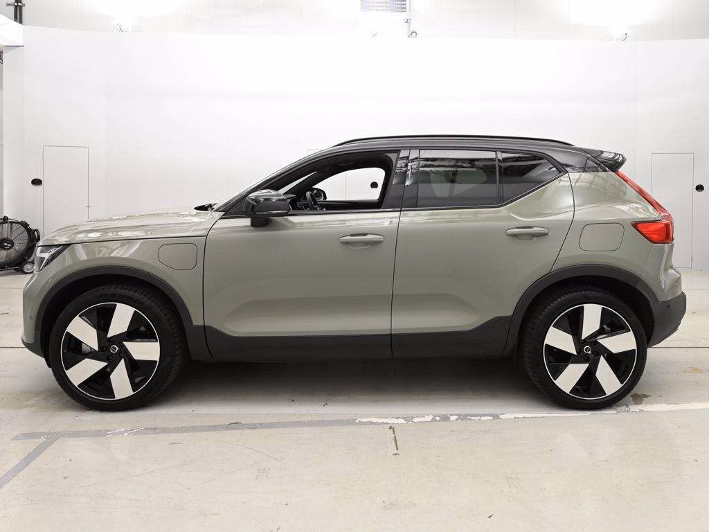 VOLVO EX40