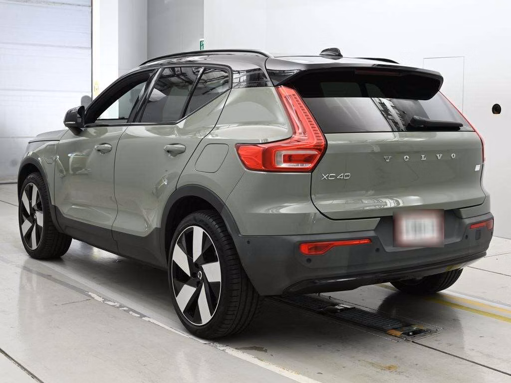VOLVO EX40