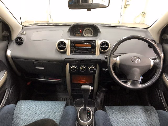TOYOTA IST