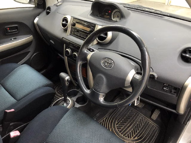 TOYOTA IST