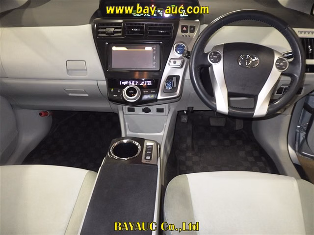 TOYOTA PRIUS ALPHA
