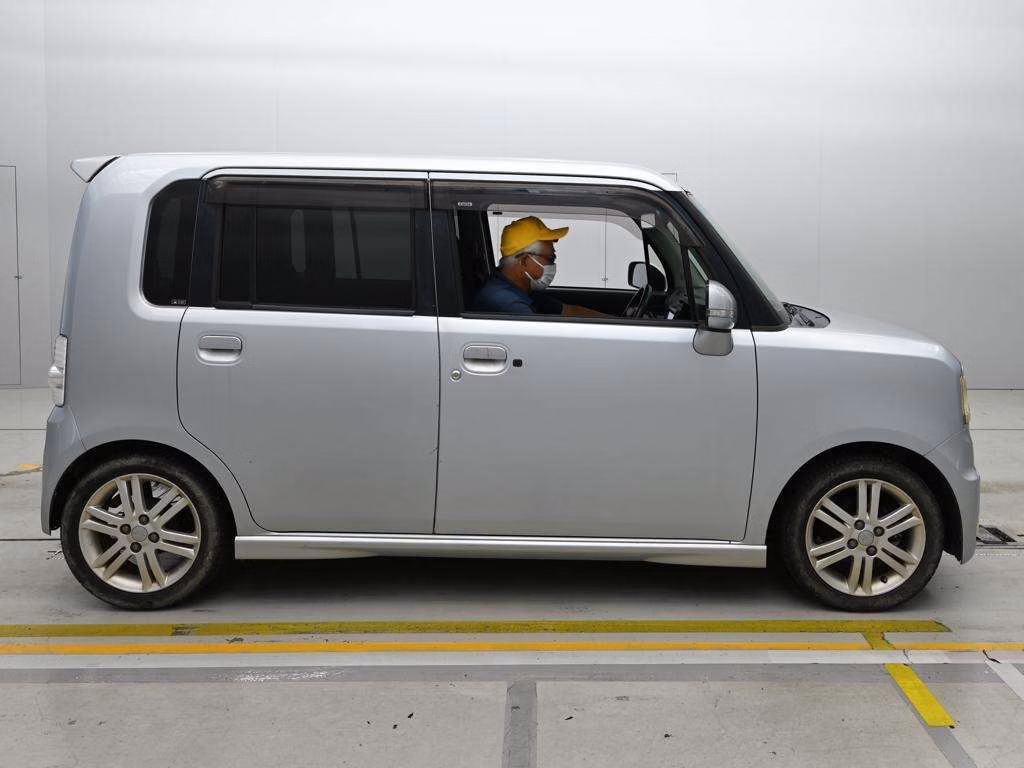 DAIHATSU MOVE CONTE