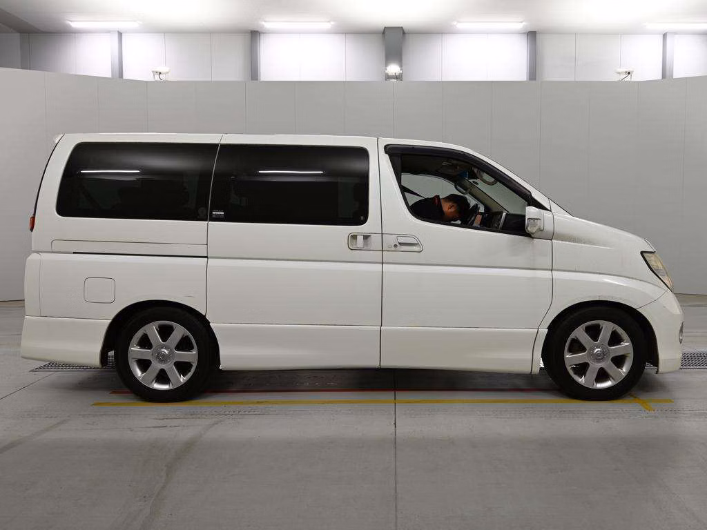 NISSAN ELGRAND