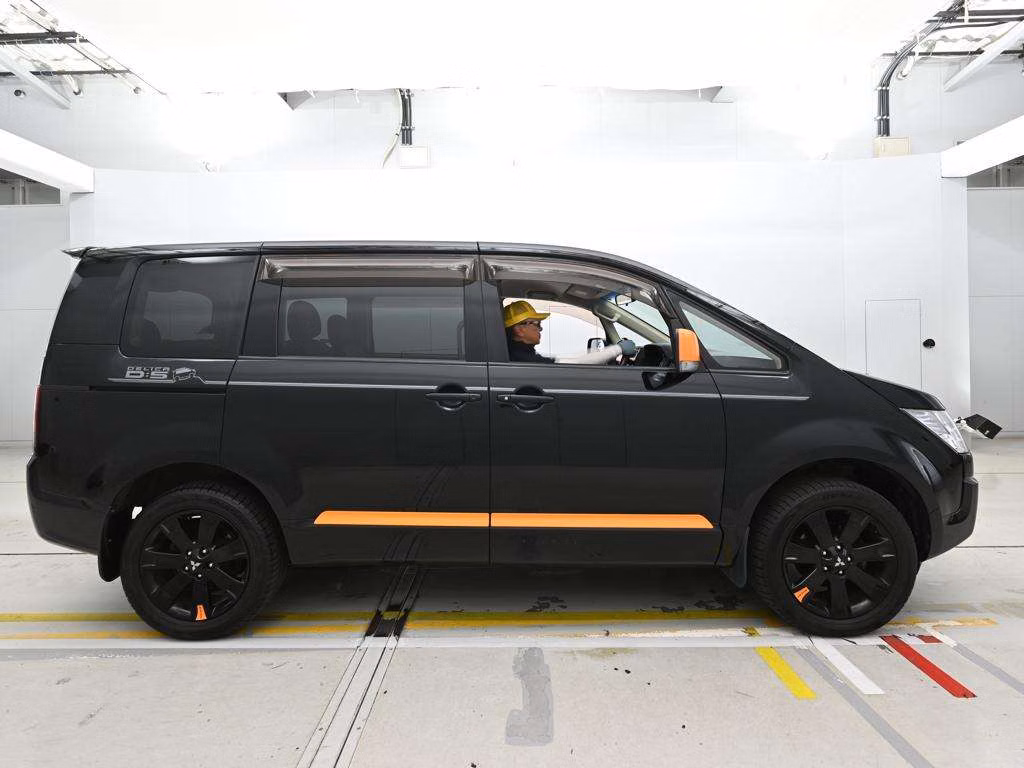 MITSUBISHI DELICA D:5