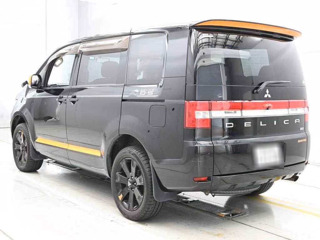 MITSUBISHI DELICA D:5