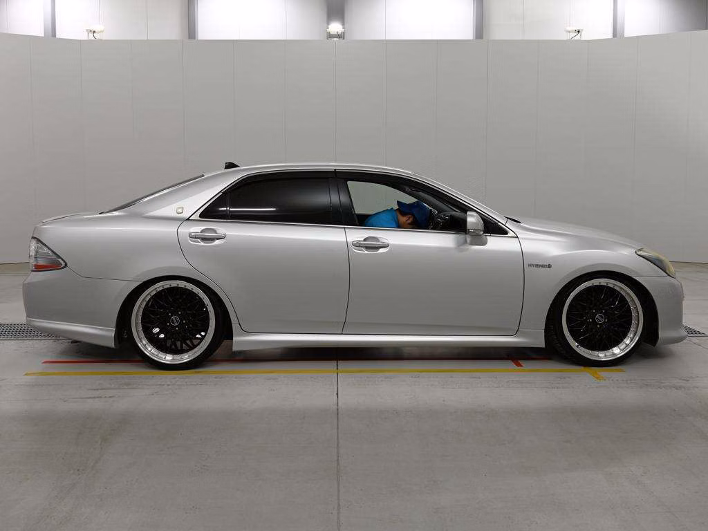 TOYOTA CROWN