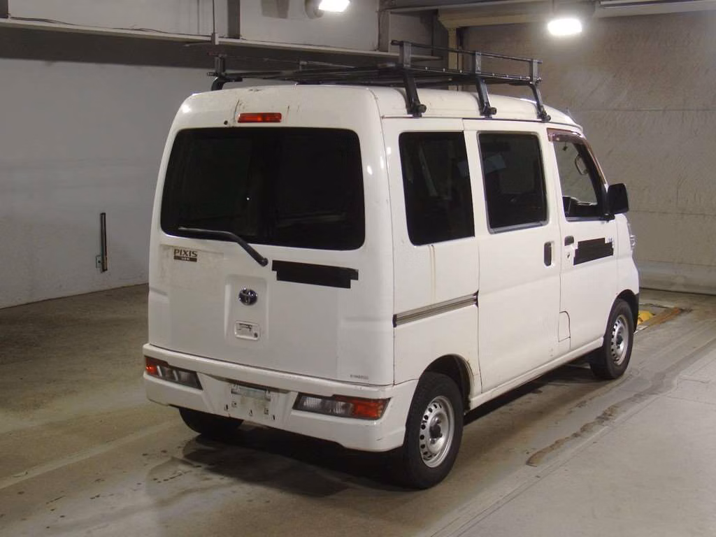 TOYOTA PIXIS VAN