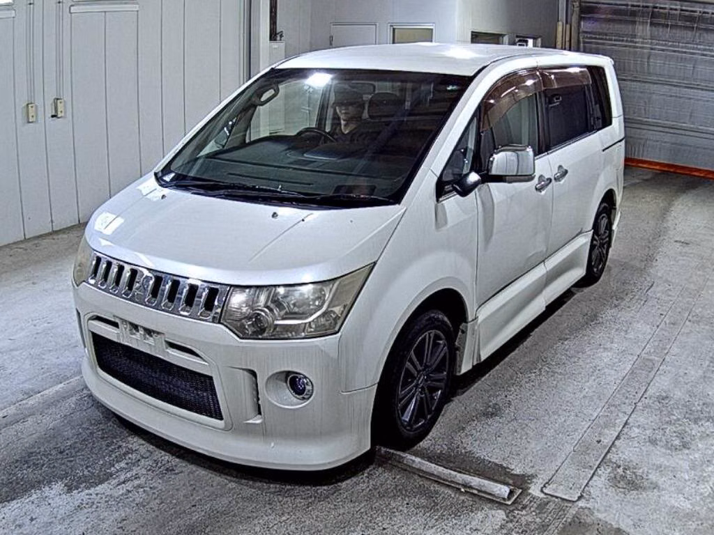 MITSUBISHI DELICA D:5