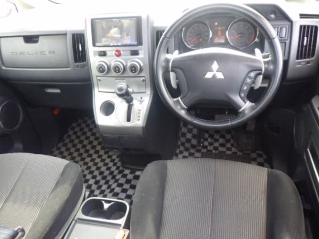MITSUBISHI DELICA D:5