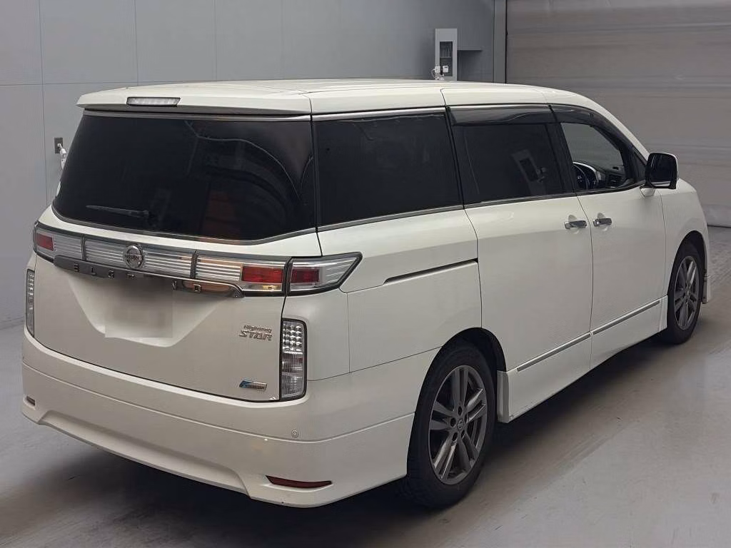 NISSAN ELGRAND