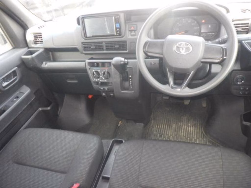 TOYOTA PIXIS VAN