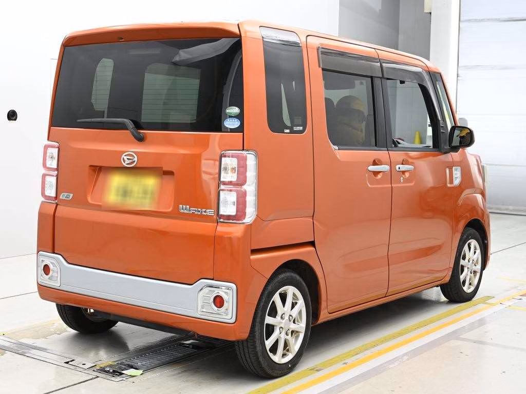 DAIHATSU WAKE