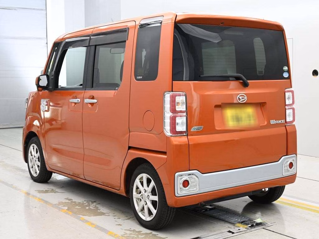 DAIHATSU WAKE