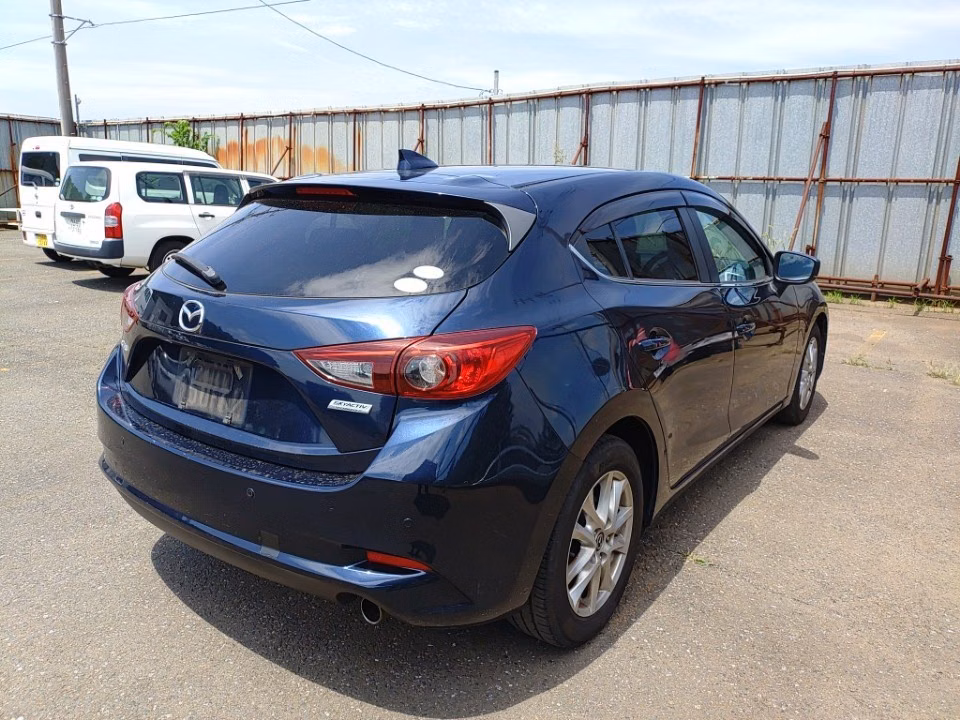 MAZDA AXELA