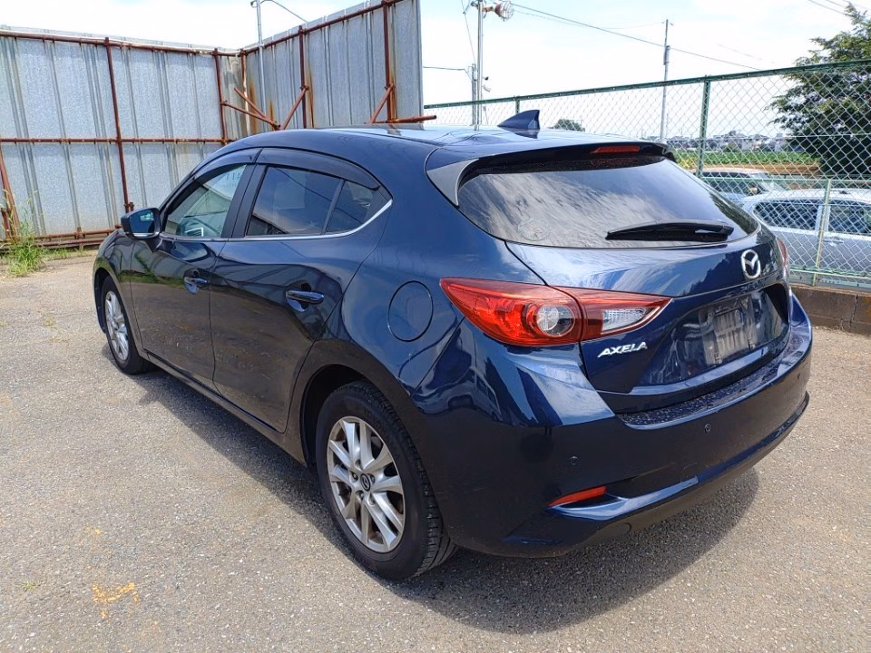 MAZDA AXELA