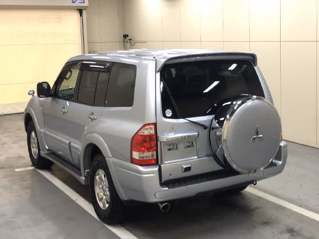 MITSUBISHI PAJERO
