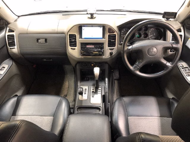 MITSUBISHI PAJERO
