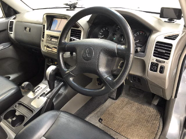 MITSUBISHI PAJERO