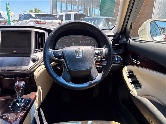 TOYOTA CROWN