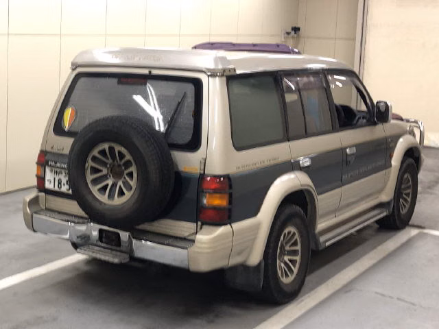 MITSUBISHI PAJERO