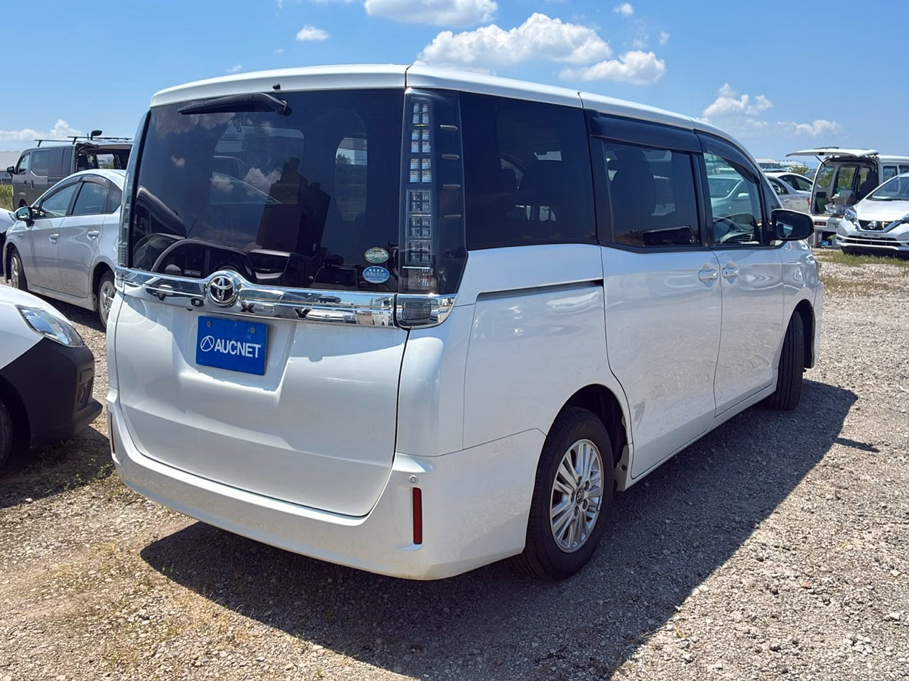 TOYOTA VOXY